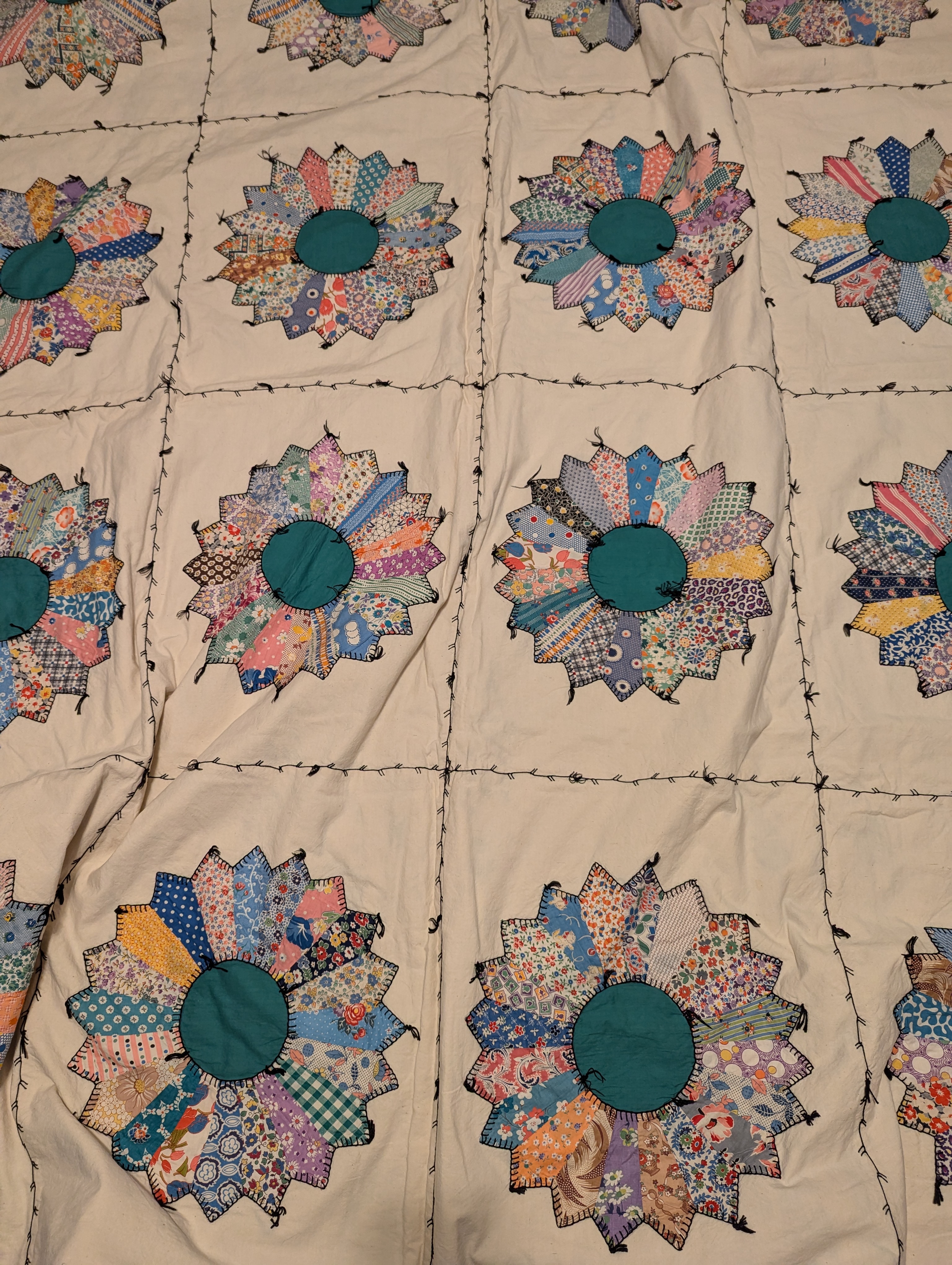 Vintage Dresden plate quilt